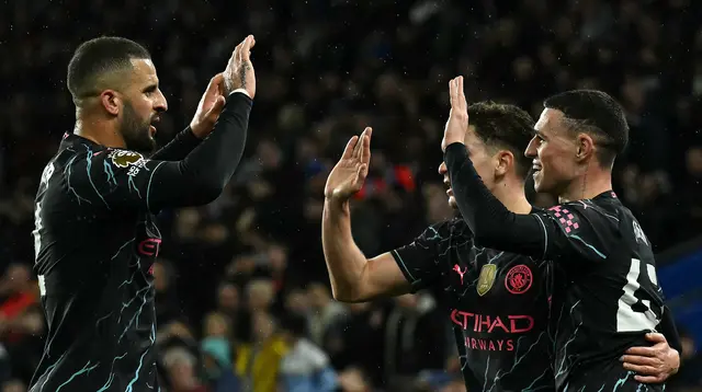 Manchester City berpesta gol dengan skor 4-0 saat menghadapi Brighton pada lanjutan Liga Inggris 2023/2024 di American Express Community Stadium, Jumat (26/4/2024) dini hari WIB. (AFP/Ben Stansall)