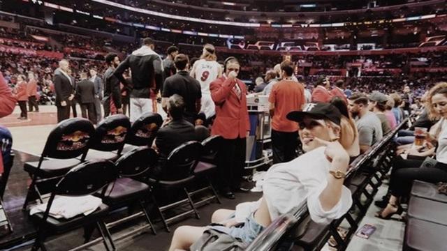 Agnez Mo Nonton Pertandingan NBA