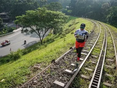 Salah satu ajang lari lintas alam paling unik di Indonesia yang bertajuk MesaStila Rails to Trails kembali digelar pada Minggu, 13 Maret 2022. Perlombaan ini diikuti oleh peserta dari 6 negara yang berbeda yaitu Indonesia, Australia, Austria, Prancis, Denmark, dan India.(Bola.com/Bagaskara Lazuardi)