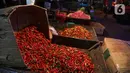 Cabai merah dijual di Pasar Jati, Jakarta, Kamis (10/3/2022). Kenaikan harga cabai rawit merah di Pasar Jati dipicu pasokan yang menurun akibat cuaca buruk di sejumlah daerah penghasil. (Faizal Fanani/Liputan6.com)