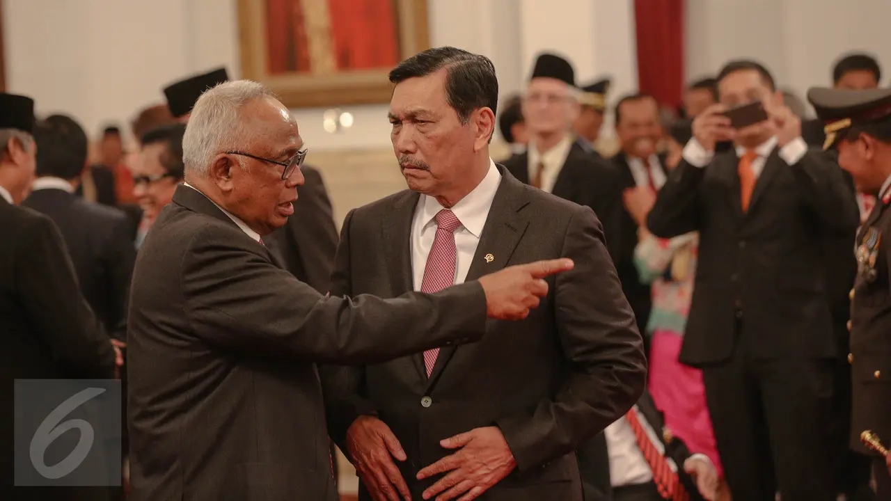 20150813-46 Tokoh Nasional Dapat Tanda Kehormatan dari Jokowi-Jakarta