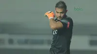 Kiper Timnas Indonesia U-23, Andritany saat melawan Bahrain pada laga PSSI Anniversary Cu 2018 di Stadion Pakansari, Bogor, (26/4/2018). Bahrain menang 1-0. (Bola.com/Nick Hanoatubun)