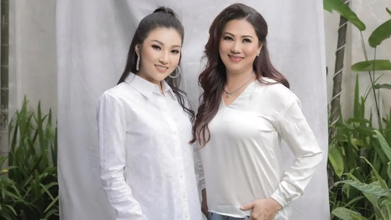 6 Potret Kebersamaan Sarwendah dan Ibunda yang Jarang Tersorot