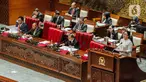 Ketua DPR RI Puan Maharani (kanan) bersama Wakil Ketua DPR RI Sufmi Dasco Ahmad, Lodewijk Freidrich Paulus, dan Rachmat Gobel saat memimpin jalannya Rapat Paripurna DPR RI ke-11 Masa Persidangan III Tahun Sidang 2023-2024 di Gedung Nusantara II, Kompleks Parlemen MPR/DPR-DPD, Senayan, Jakarta, Rabu (16/1/2024). Rapat perdana di tahun 2024 setelah masa reses ini beragendakan Pidato Ketua DPR RI pada Pembukaan Masa Persidangan III Tahun Sidang 2023–2024. (Liputan6.com/Faizal Fanani)