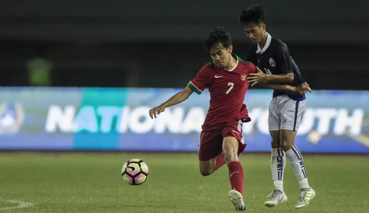 6. Luthfi Kamal - Meski jarang disorot namun posisi pemain bernomor tujuh ini terbilang tak tergantikan oleh pelatih Indra Sjafri. Gelandang jangkar Timnas Indonesia U-19 ini cermat dalam memutus alur serangan lawan. (Bola.com/Vitalis Yogi Trisna)