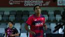 Pebulu tangkis tunggal putra Indonesia, Chico Aurta Dwi Wardoyo (kanan) dan Jonatan Christie melakukan pemanasan saat latihan menjelang Indonesia Open 2023 di Istora Senayan, Jakarta, Senin (12/06/2023). Turnamen BWF Super 1000 tersebut diikuti oleh 268 atlet dari 20 negara yang berlangsung pada 13-18 Juni 2023. (Bola.com/Bagaskara Lazuardi)