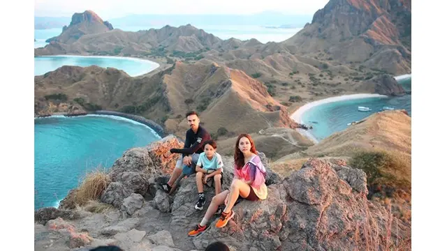 7 Gaya Seru Seleb Saat Liburan di Labuan Bajo, Terbaru Raffi Ahmad