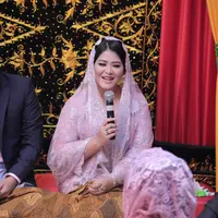 Cantiknya Kahiyang Ayu didampingi Bobby Nasution saat mengikuti acara adat. (Media Centre Medan Acara Adat Bobby - Kahiyang)