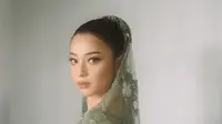 8 Arti Mimpi Mengenakan Kebaya Hijau, Simbol Keberuntungan atau Kekhawatiran?