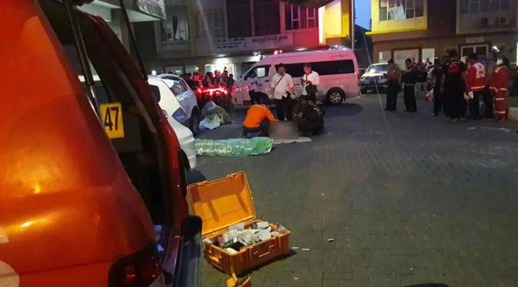 Elviana Parubak adalah satu dari dua orang wanita yang nekat terjun dari Apartemen Gateway, Cicadas, Kota Bandung, (24/7/2017). (Foto: Liputan6.com/Aditya Prakarsa)