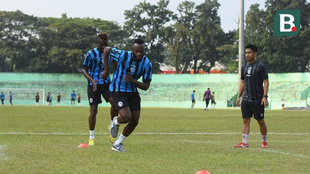 Ichaka Diarra dan Charles Lokolingoy