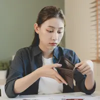 Ilustrasi perempuan tidak menabung/copyrightshutterstock/Kmpzzz