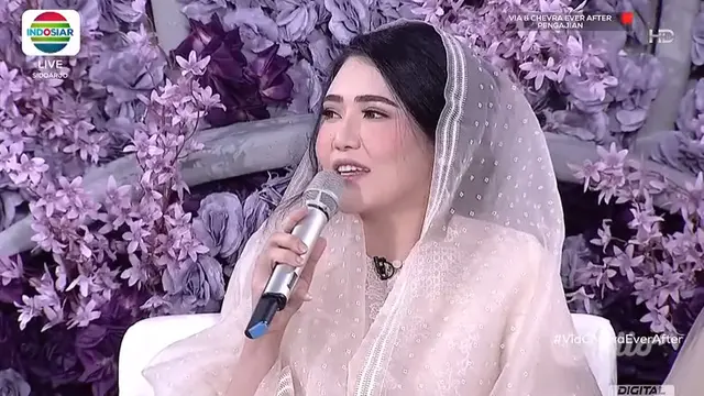 Cantiknya Via Vallen di Momen Pengajian dengan Busana Bernuansa Nude