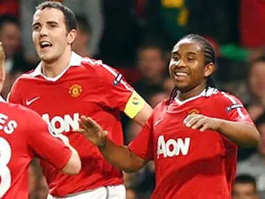 Anderson (paling kanan) menyumbang dua gol ketika MU mengalahkan Schalke 04 dengan skor 4-1 pada leg kedua semifinal Liga Champions di Old Trafford, 4 Mei 2011. MU ke final dengan agregat 6-1. AFP PHOTO/PAUL ELLIS