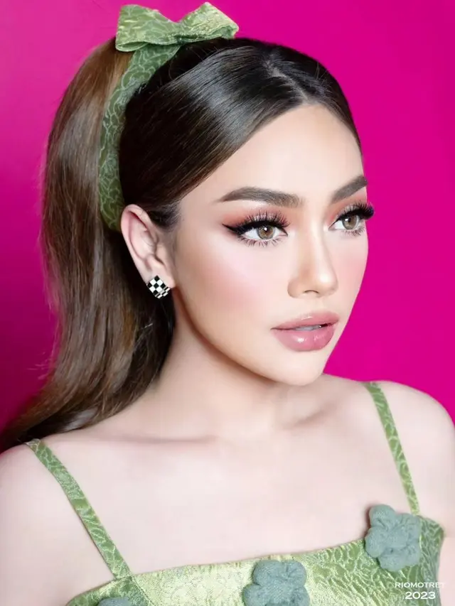 Bak Barbie Beranak 4, Pemotretan Celine Evangelista Bak Boneka Ini Tuai Sorotan
