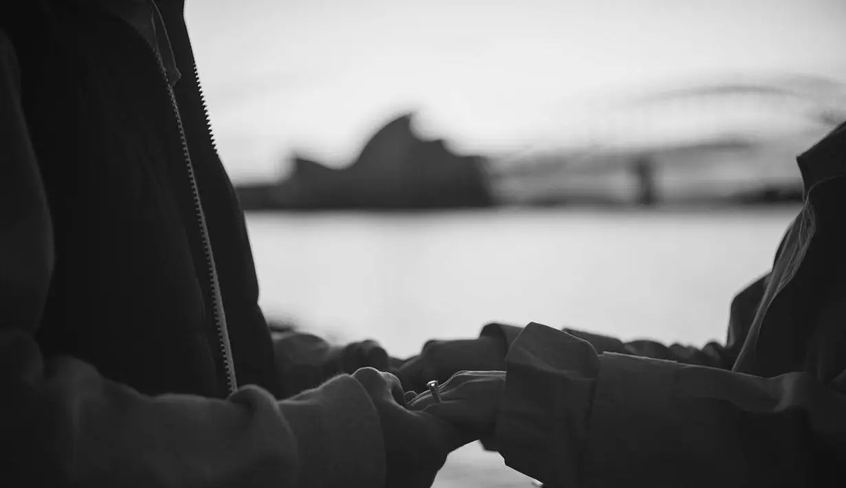 Unggahan tersebut langsung dibanjiri  ucapan selamat dari teman-teman atlet hingga warganet. "Wuuoooww.... Congratsss @sinisukanthony @mitziabigail lancar terus smpe hari H," tulis jonatanchristieofficial. "congratssss tingg!!bahagiaaa selalu ting,"  tulis marcusfernaldig.  [Instagram/sinisukanthony]