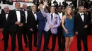 Ronda Rousey bersama bintang The Expendables 3. (EPA/Guillaume Horcajuelo)