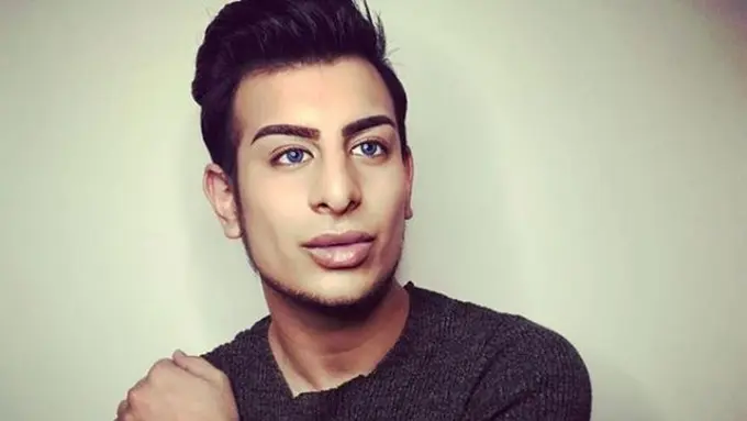 [Bintang] Cowok Ini Disebut Sebagai Raja Selfie, Dalam Sehari Bisa Foto 200 Kali Lho