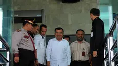 Cawapres nomor urut 2 Jusuf Kalla mendatangi gedung Komisi Pemberantasan Korupsi. Jakarta, Kamis (26/6/14) (Liputan6.com/Faisal R Syam)