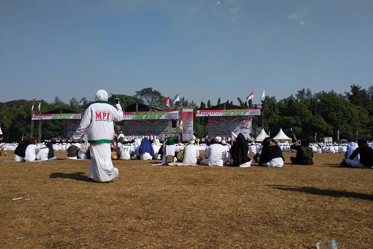Milad Front Pembela Islam (FPI) di Bumi Perkemahan Cibubur. (Merdeka.com)