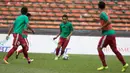 Gelandang Timnas Indonesia, Evan Dimas, melakukan latihan jelang laga melawan Kamboja  di Stadion Shah Alam, Selangor, Kamis, (24/8/2017). Indonesia akan menjalani laga penentuan melawan Kamboja. (Bola.com/Vitalis Yogi Trisna)