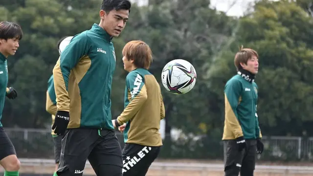 7 Potret Latihan Perdana Pratama Arhan di Tokyo Verdy, Jadi Sorotan