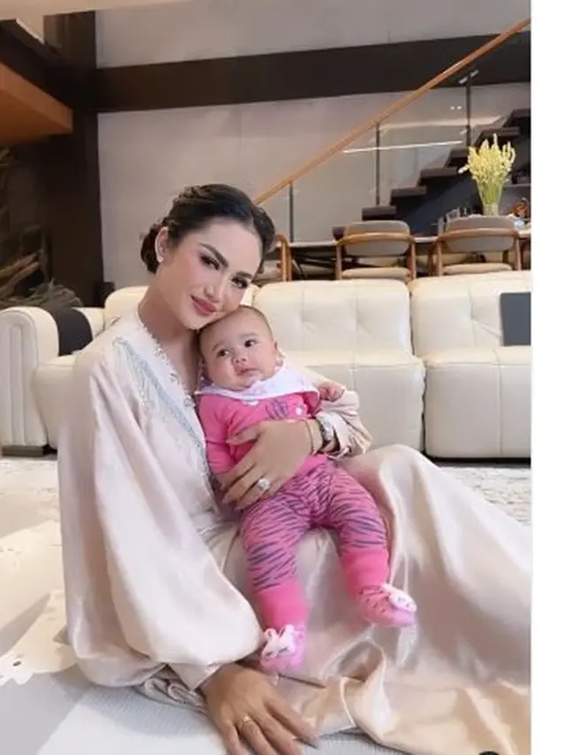 7 Momen Krisdayanti Bukber di Rumah Aurel Hermansyah, Senang Bertemu Cucu