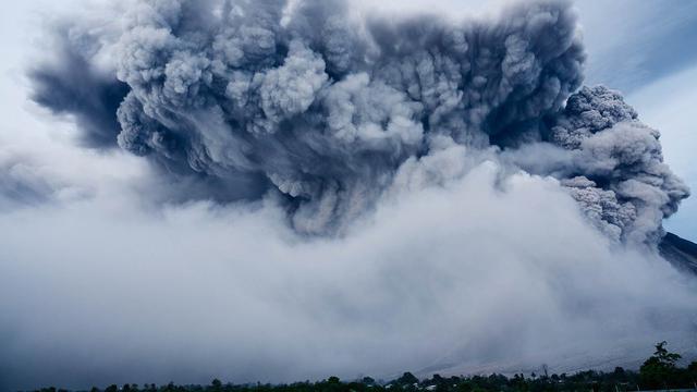 6 Arti Mimpi Melihat Gunung Meletus dari Kejauhan, Pertanda Bertemu Jodoh?