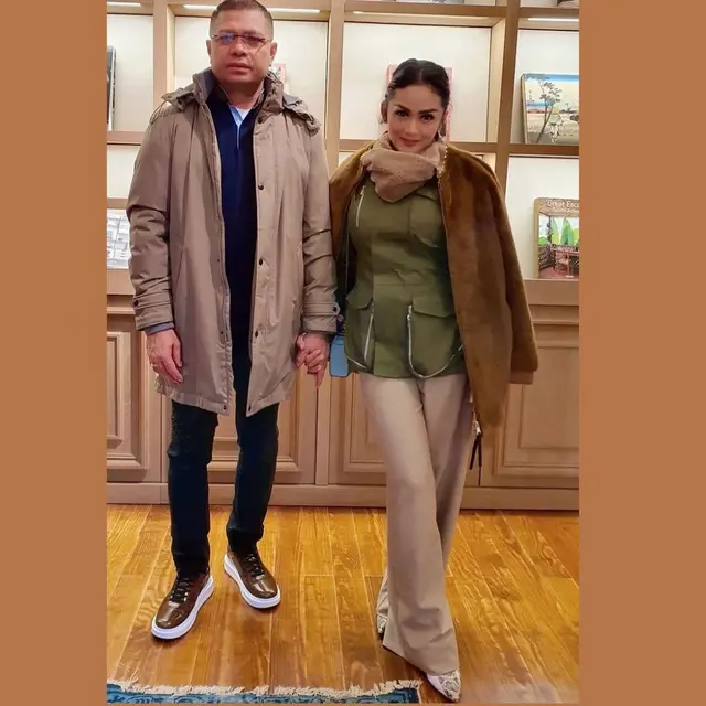 Potret Krisdayanti dan Raul Lemos Saat Liburan di Jerman, Romantis