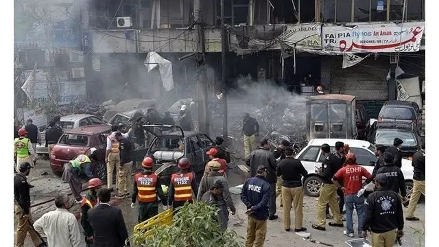 Suasana Mencekam Pasca-Bom Meledak di Pakistan