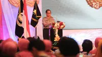 Kapolri Jendral Tito Karnavian memberikan sambutan saat menghadiri hari jadi Polisi Wanita (Polwan) yang ke-69 di ruang aula Perguruan Tinggi Ilmu Kepolisian (PTIK), Jakarta, Senin (11/9). (Liputan6.com/Faizal Fanani)