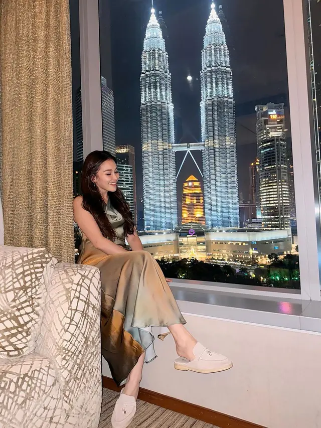 Potret Ayu Ting Ting yang sedang liburan ke Malaysia (Sumber: Instagram/@ayutingting92)