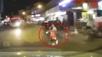 Di kota Hizhuo, Guandong, China Selatan, seorang gadis berusia delapan tahun menjadi pelaku pemerasan dengan berpura-pura tertabrak mobil.
