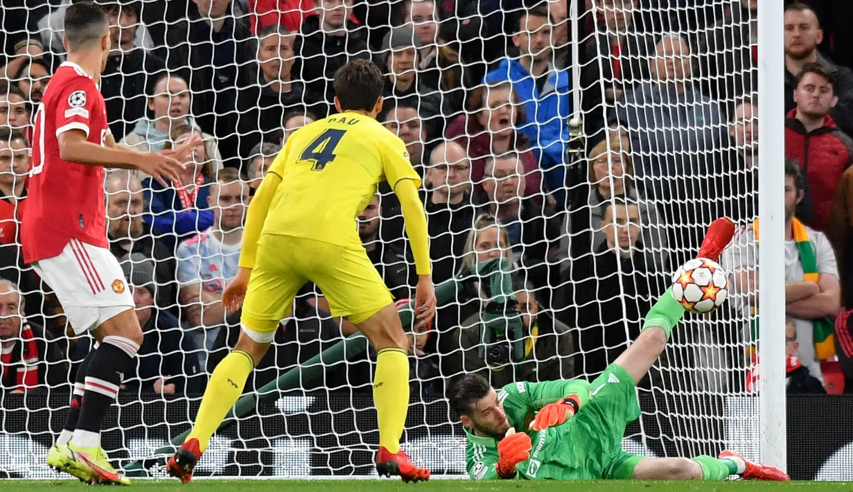 Aksi gemilang David de Gea pada laga melawan Villarreal disoroti oleh Solskjaer. Kiper asal Spanyol itu membuat enam penyelamatan, tiga di antaranya dari peluang berbahaya Villarreal. (AFP/Anthony Devlin)