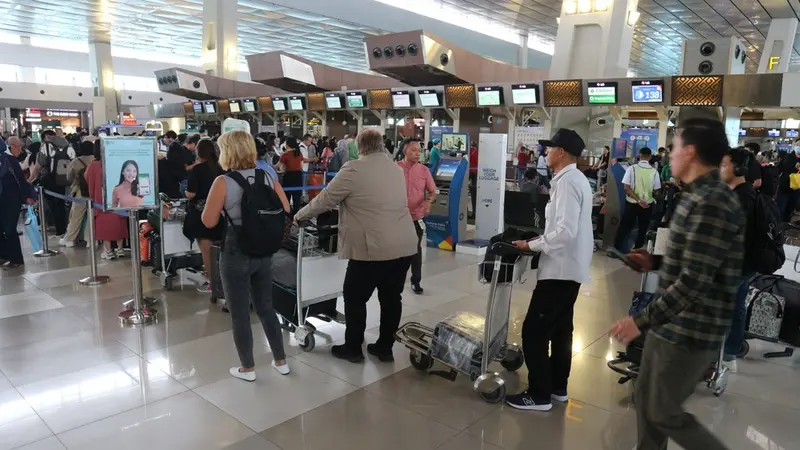 Penumpang di Bandara Soekarno-Hatta