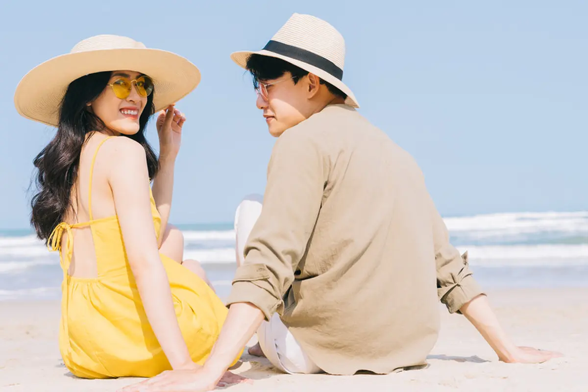 couple kencan bahagia