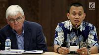 Sekretaris Jenderal PKB Abdul Kadir Karding (kanan) bersama Pembina Friedrich Naumann Stiftung (FNS) Jerman, Jurgen Morlok memberikan keterangan pers di Jakarta, Selasa (31/10). (Liputan6.com/Johan Tallo)