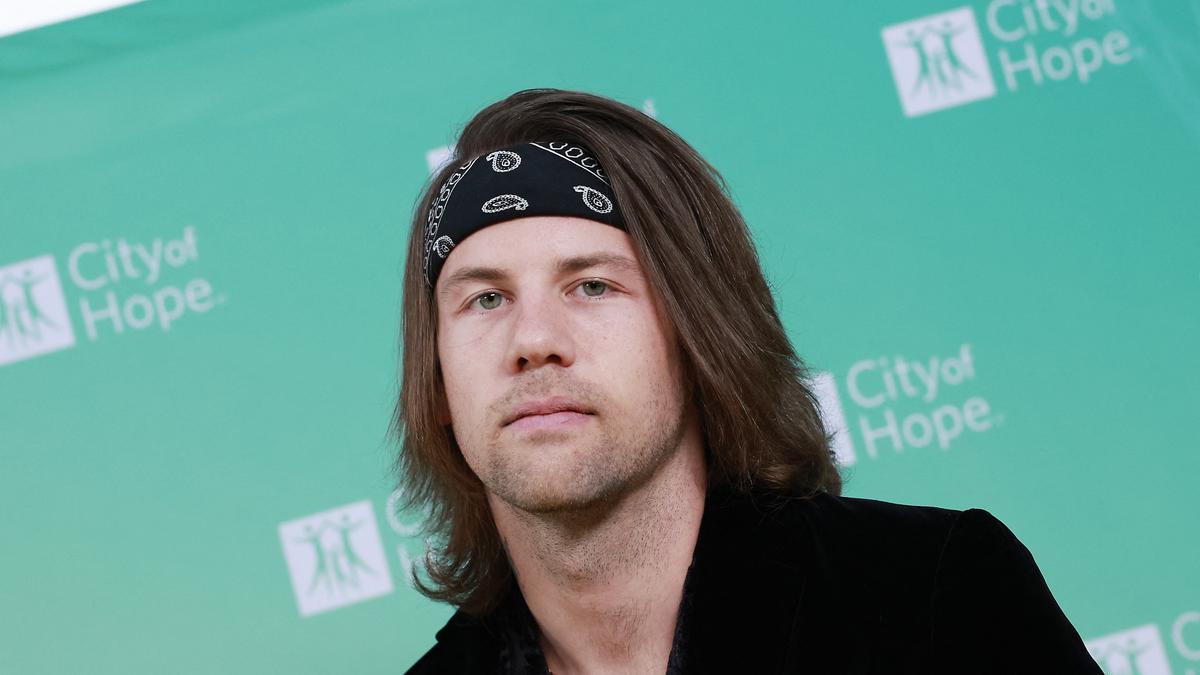 Vokalis Band Rock Caleb Shomo Akui Dirinya Penyuka Sesama Jenis, Reaksi Istrinya Begitu Pilu