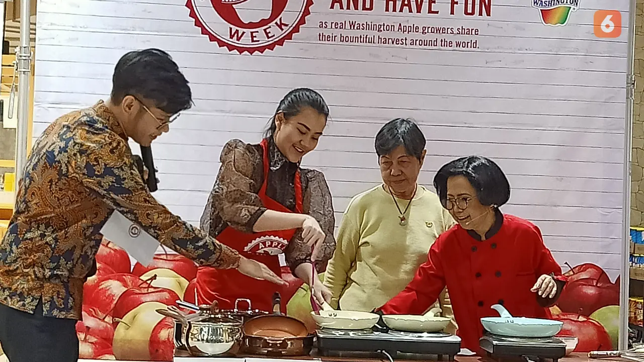 Aaliyah Massaid Diomeli Sisca Soewitomo Saat Masak Kulit Dadar Gulung