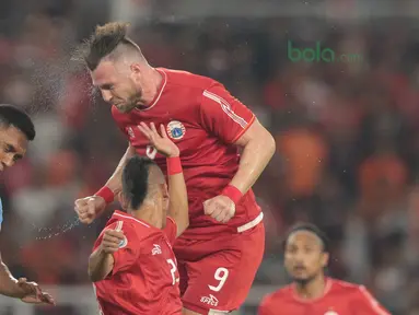 Pemain Persija Jakarta, Marko Simic mencetak gol ke gawang JDT pada laga Piala AFC 2018 di Stadion Utama Gelora Bung Karno, Jakarta, Selasa (10/4/2018). Simic mencetak Hattrick ke gawang JDT.  (Bola.com/Nick Hanoatubun)