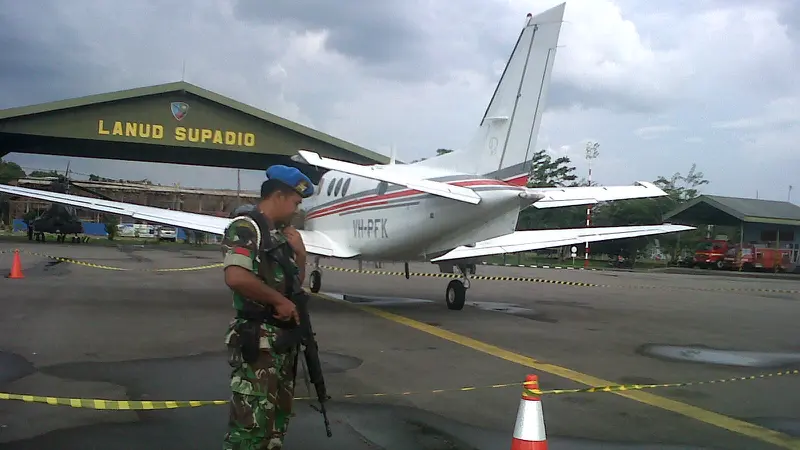 Pesawat Singapura dipaksa mendarat