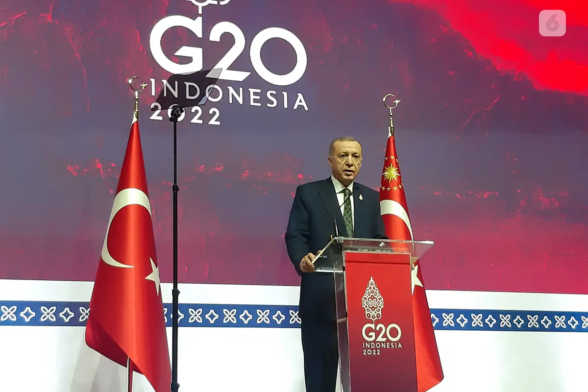 Presiden Turki Recep Tayyip Erdogan di G20 Bali. Ia membahas roket yang menghantam Polandia.