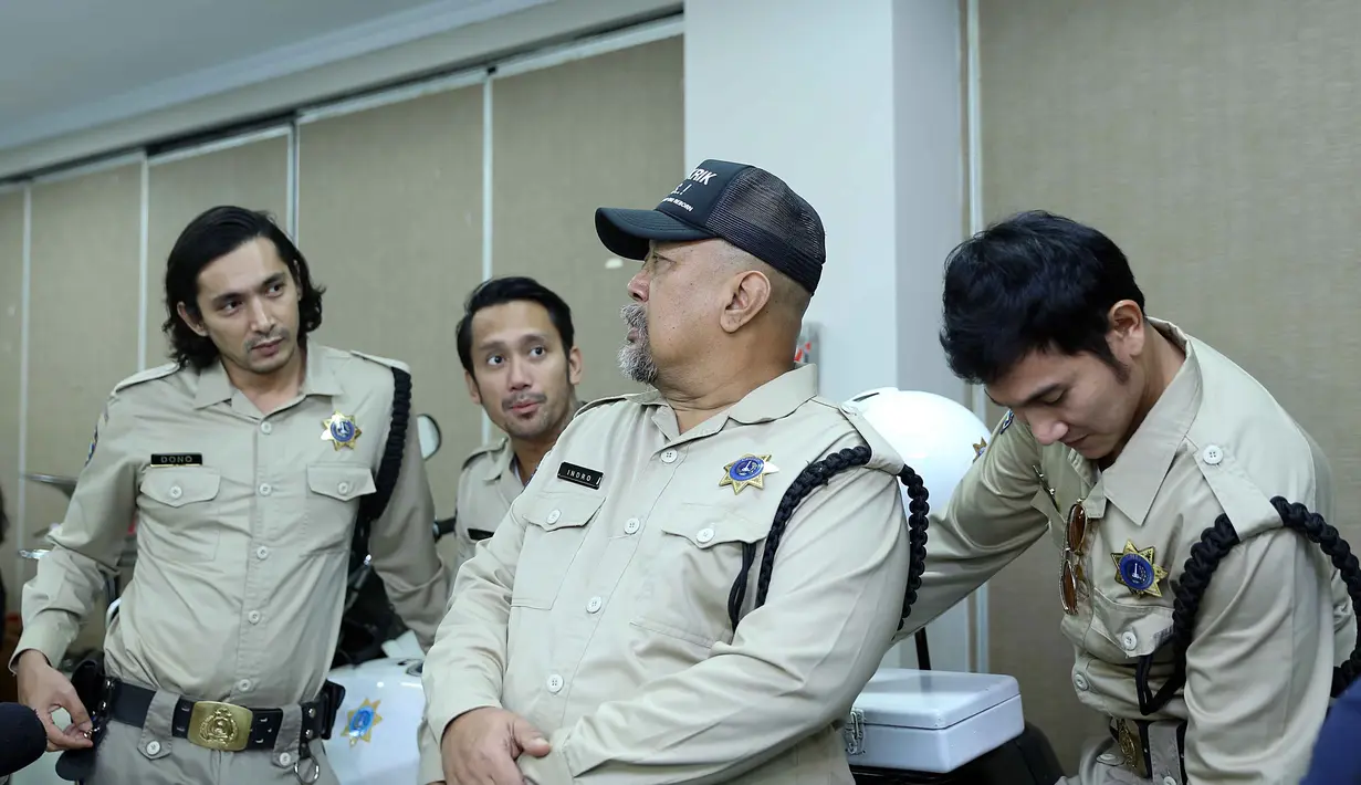 Harapannya, dengan bertambahnya layar untuk memutar film Warkop DKI Reborn Jangkrik Boss Part 1, tidak ada lagi yang kehabisan tiket untuk menyaksikan aksi kocak ketiganya. (Deki Prayoga/Bintang.com)