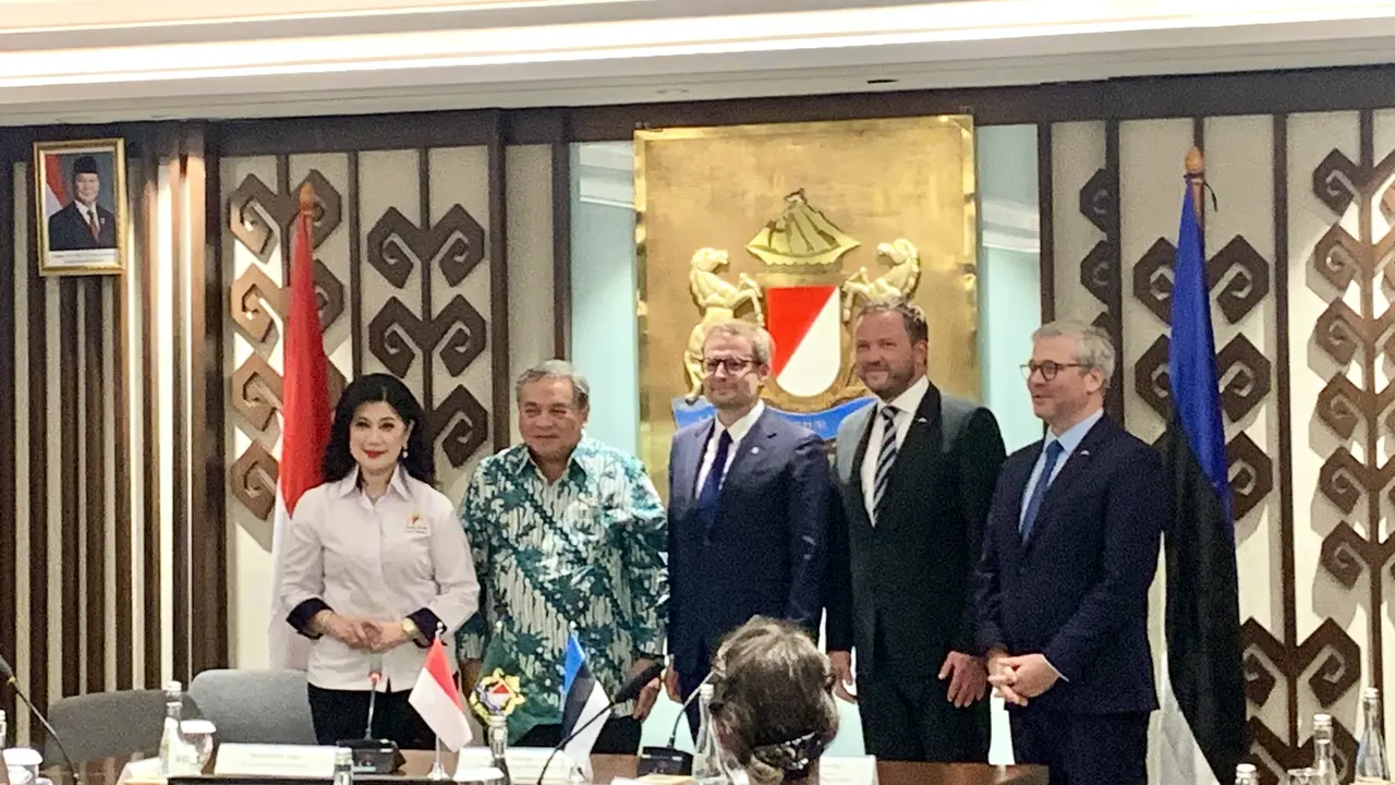 KADIN menandatangani kerja sama di bidang siber (IT), makanan dan minuman serta pariwisata dengan Estonia. (Foto: Liputan6.com/Natasha A)