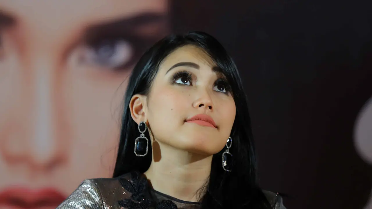 [Bintang] Ayu Ting Ting
