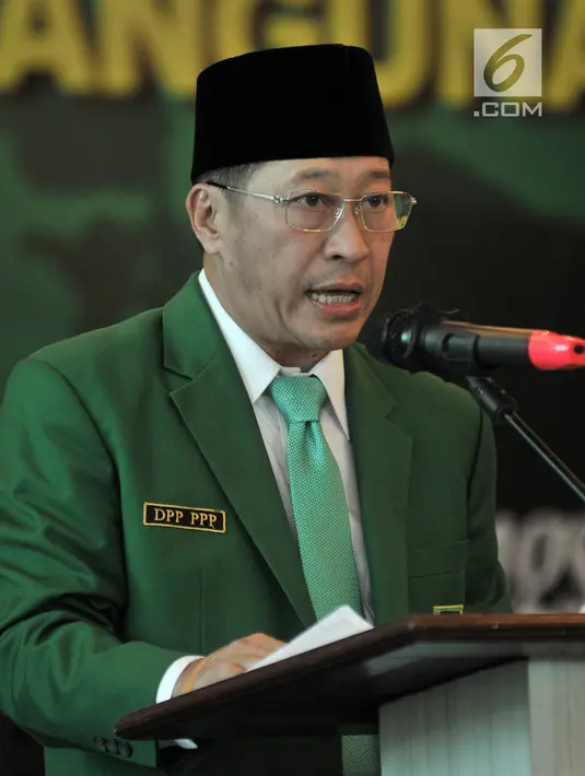 Ketum PPP Muktamar Jakarta Humphrey Djemat memberi sambutan saat membuka Mukernas III PPP Muktamar Jakarta di Kantor DPP PPP, Menteng, Kamis (15/11). Selain mengukuhkan Humprey, mukernas akan merevitalisasi struktur DPP PPP. (Merdeka.com/Iqbal Nugroho)