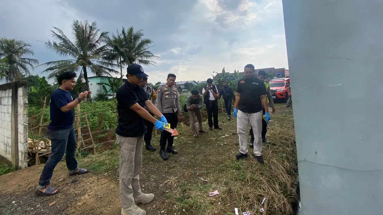 Olah TKP kasus pencurian oleh tim Inafis Satreskrim Polres Sukabumi Kota. (Liputan6.com/Istimewa).