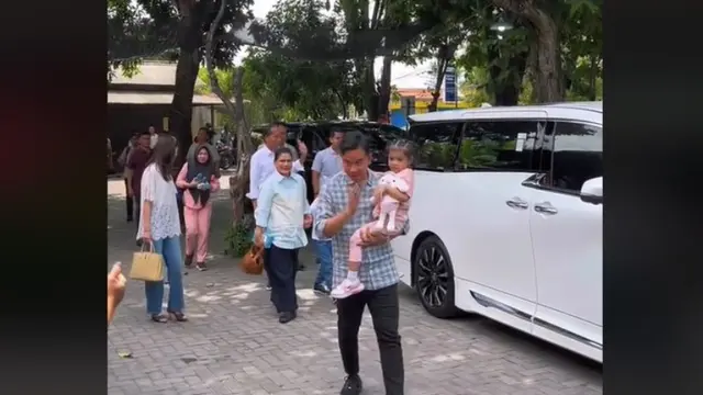 Keluarga Jokowi Makan di Warung Ayam di Solo, Tampilan Iriana dan Selvi Ananda Jadi Sorotan