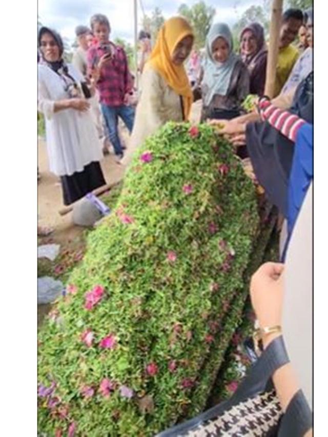 Potret Makam Nia Kurnia Sari Gadis Penjual Gorengan, Viral Jadi Tempat Syuting Video Klip