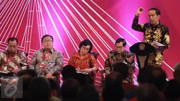 Presiden Jokowi memberi paparan pada pembukaan Rakornas ke-7 TPID 2016 di Jakarta, Kamis (4/8). Rakornas yang diselenggarakan BI ini akan memperkuat peta jalan target pengendalian inflasi nasional sebesar 3,5 persen pada 2018. (Liputan6.com/Faizal Fanani)